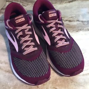 Brook Revel running shoes